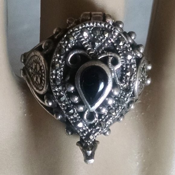 Vintage Unique Rare Collectible Poison Black Onyx Marcasite Gemstone Ring - Picture 2 of 12